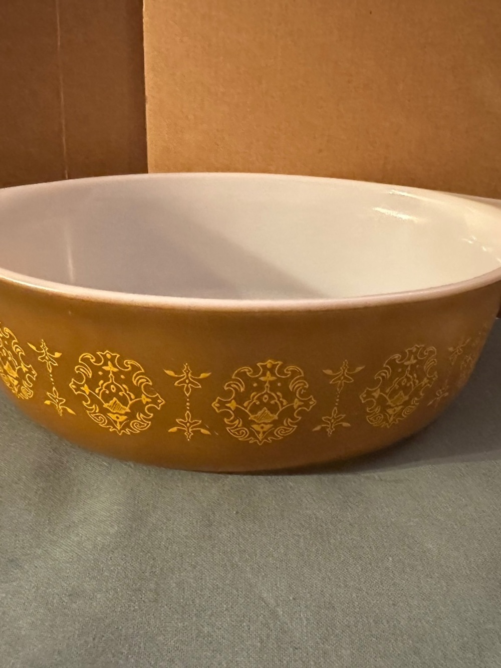 Pyrex "Golden Wreath" Casserole Dish
